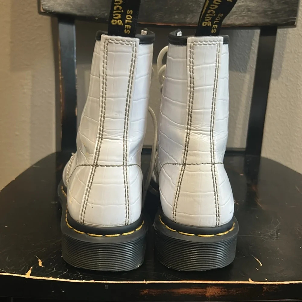 Dr. Martens Croc Embossed White Patent Leather 8-eyelet 1460 W Classic Boots - Picture 8 of 15